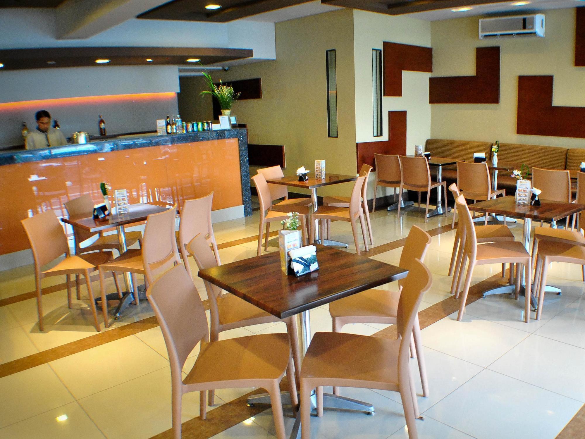 Fersal Hotel Kalayaan, Кесон Сити Екстериор снимка